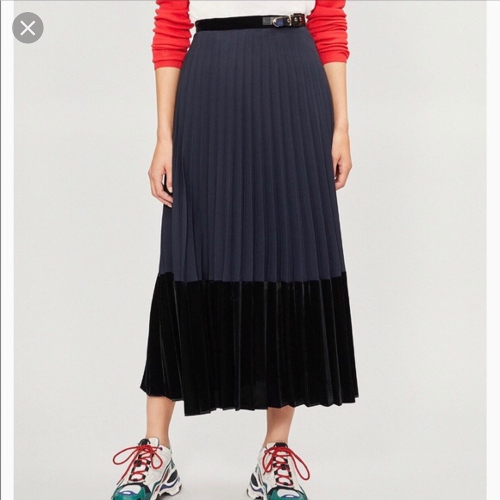 Sandro edelweis navy velvet hem pleated skirt